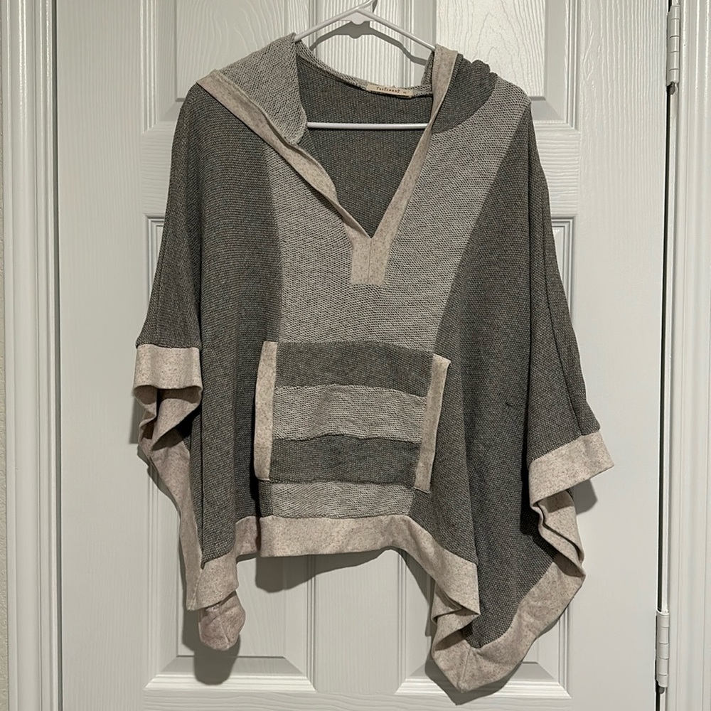 Poncho with hood and pocket